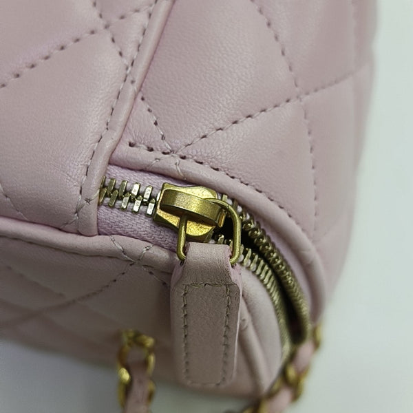 VANITY CASE Small Quilted Lambskin Pink