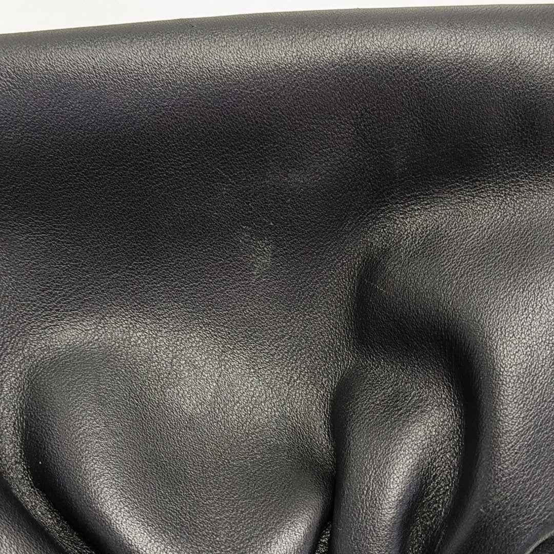 The Pouch Mini Piel de Becerro Negra