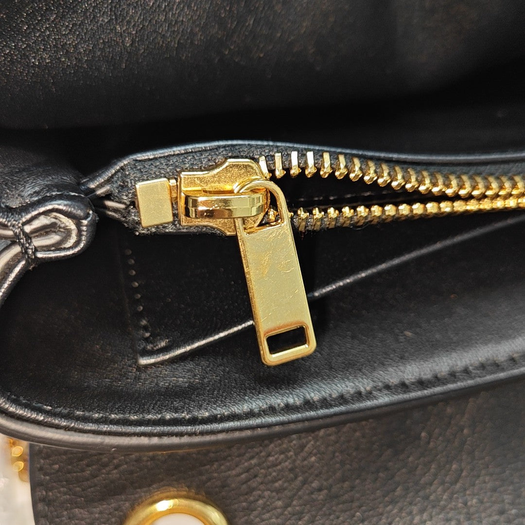 TEEN VICTOIRE Medium Calfskin Black