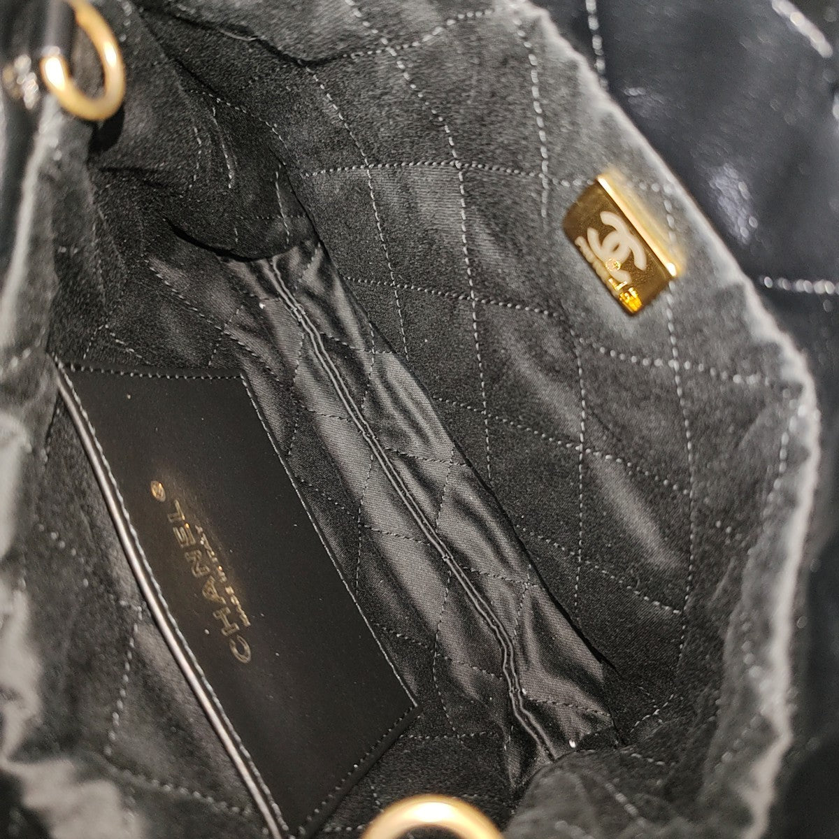 CHANEL 22 Mini Quilted Calfskin Black