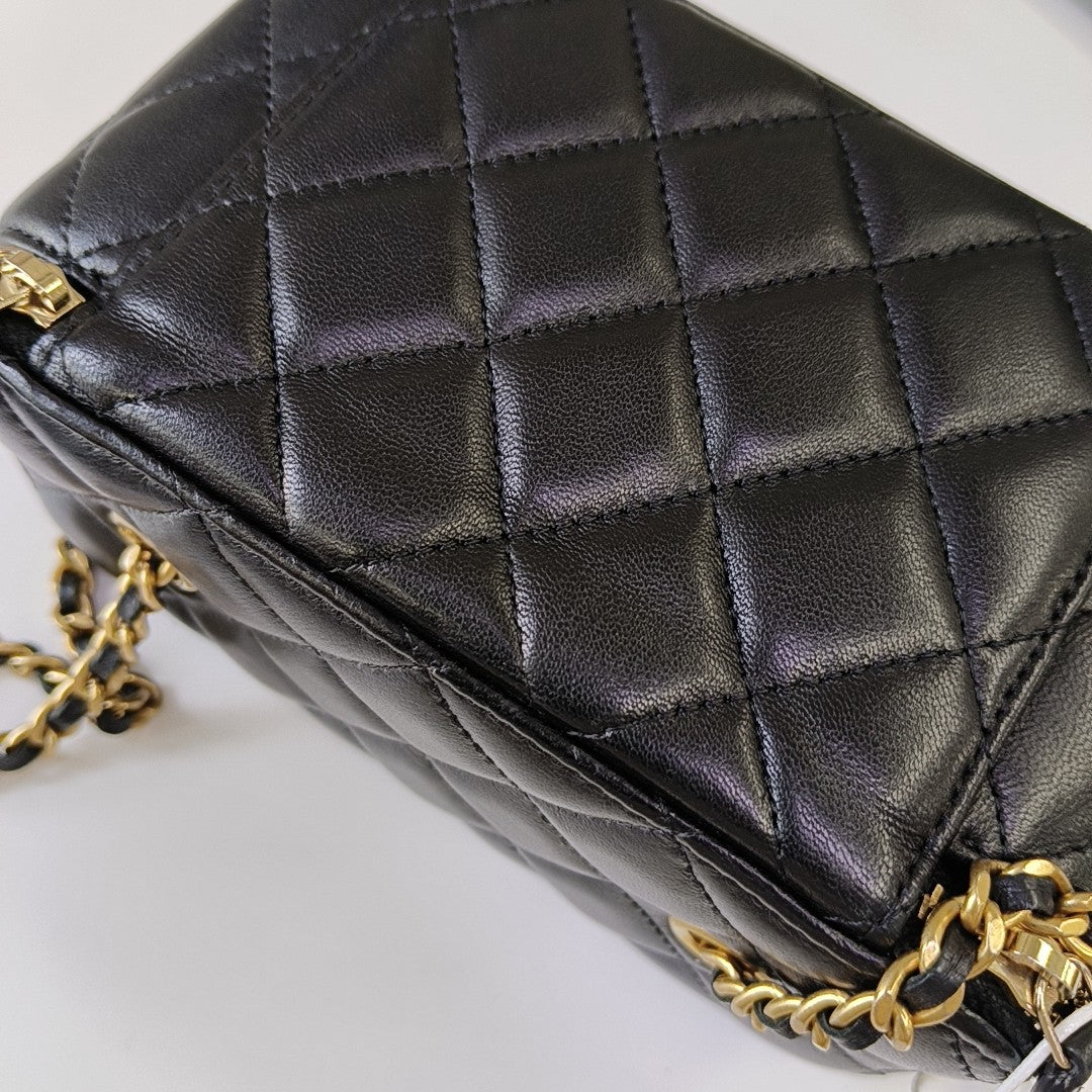 VANITY CASE Small Quilted Lambskin Black