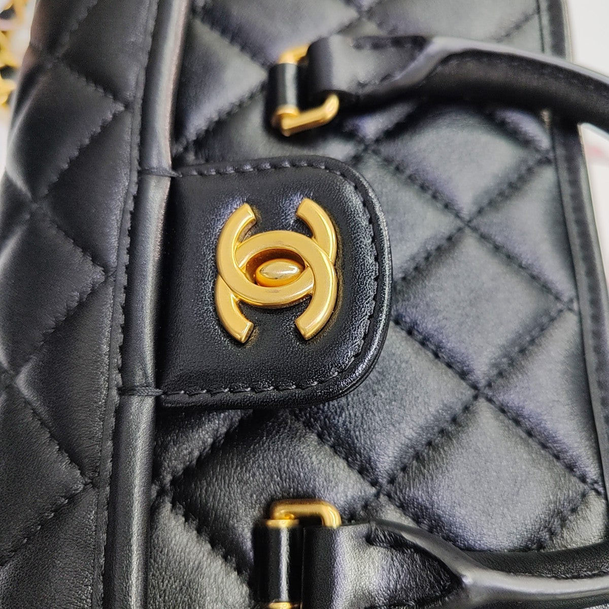 CLASSIC FLAP Small Quilted Velvet Black