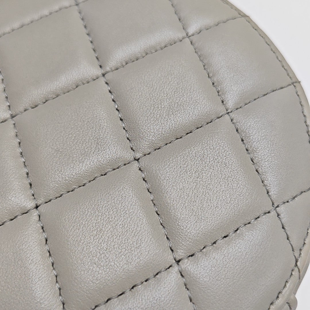 ROUND Quilted Lambskin Gray