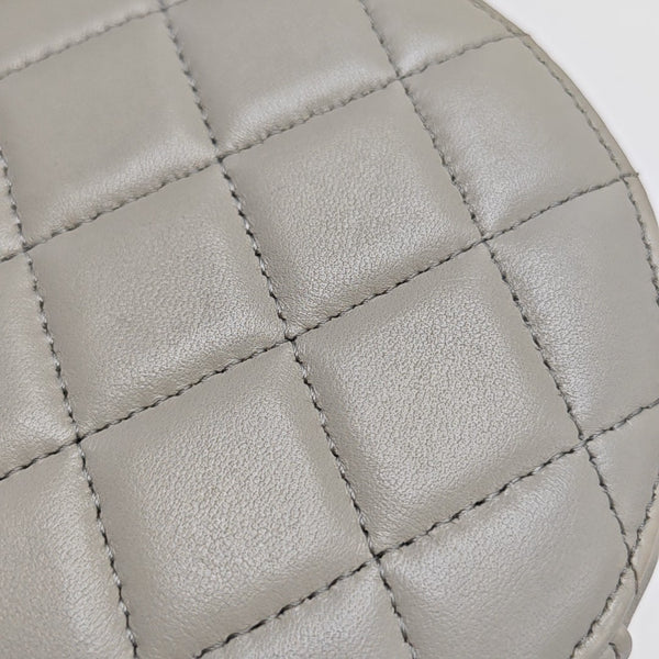 ROUND Quilted Lambskin Gray