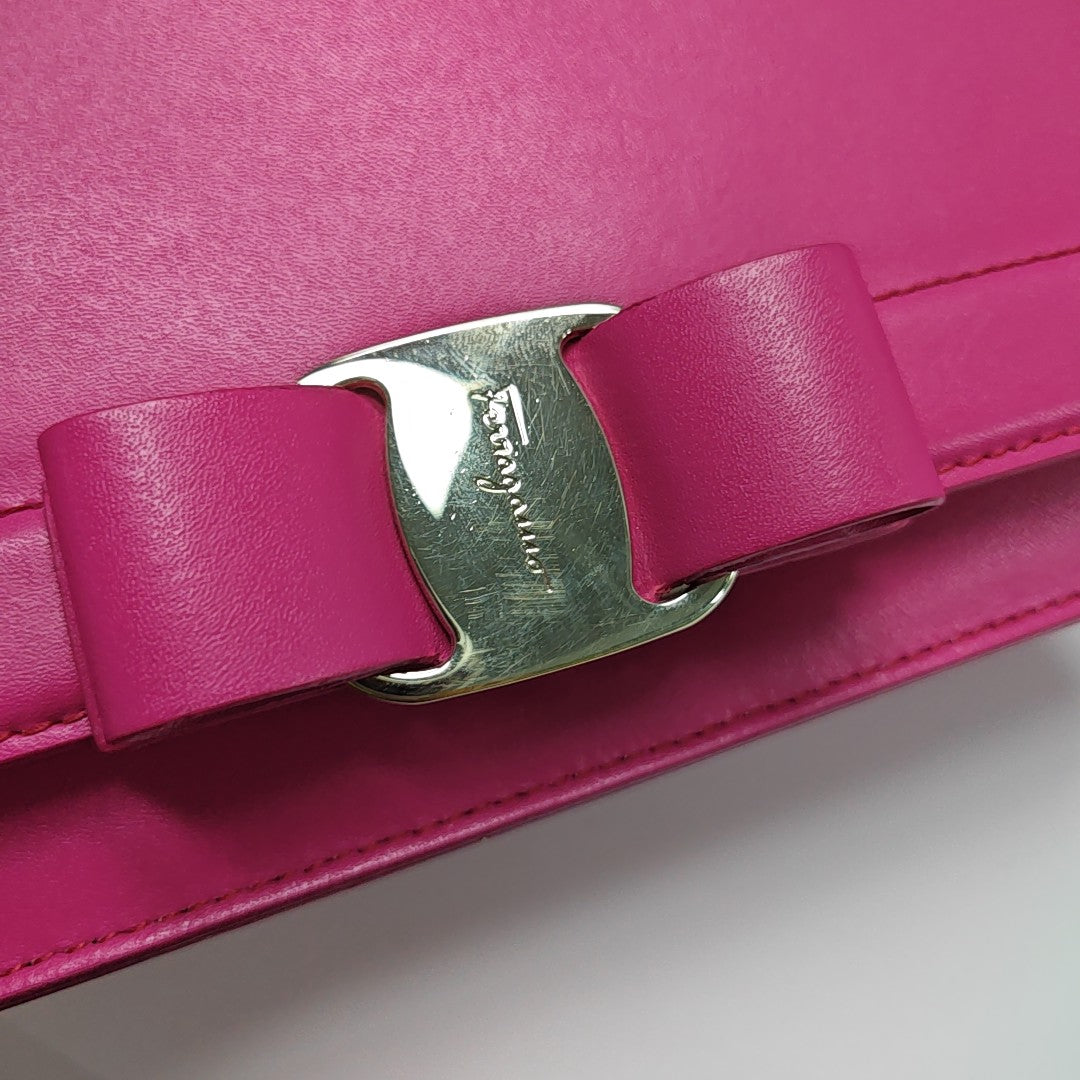 Vara Medium Calfskin Red