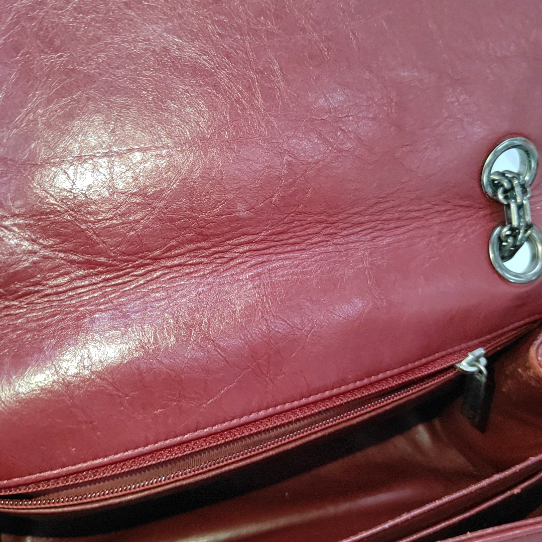 Authenticated pre-owned  2.55 Quilted Calfskin Red - Shoulder Bag at Looply
