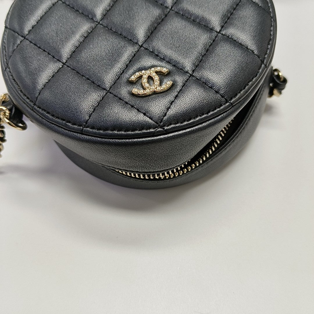 ROUND Quilted Lambskin Gray