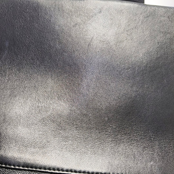 Authenticated pre-owned  CLASSIC FLAP Quilted Lambskin Black - Shoulder Bag at Looply