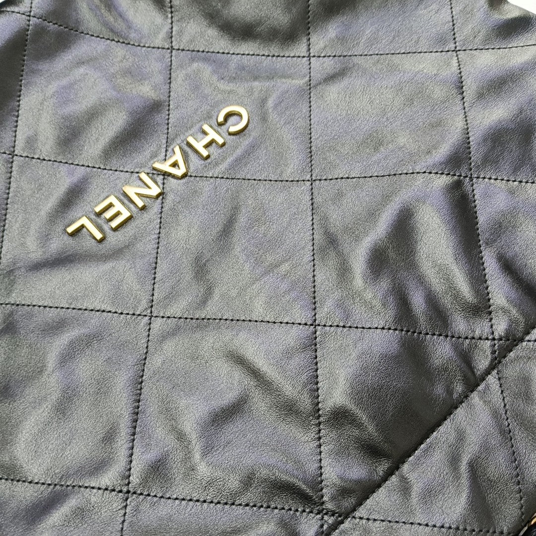 CHANEL 22 Medium Quilted Calfskin Black