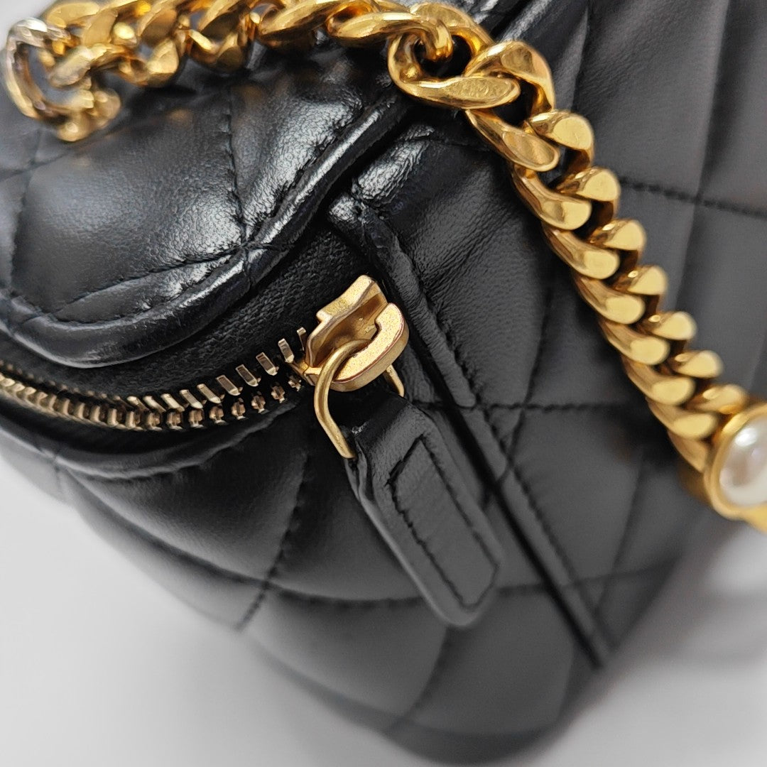 VANITY CASE Small Quilted Lambskin Black