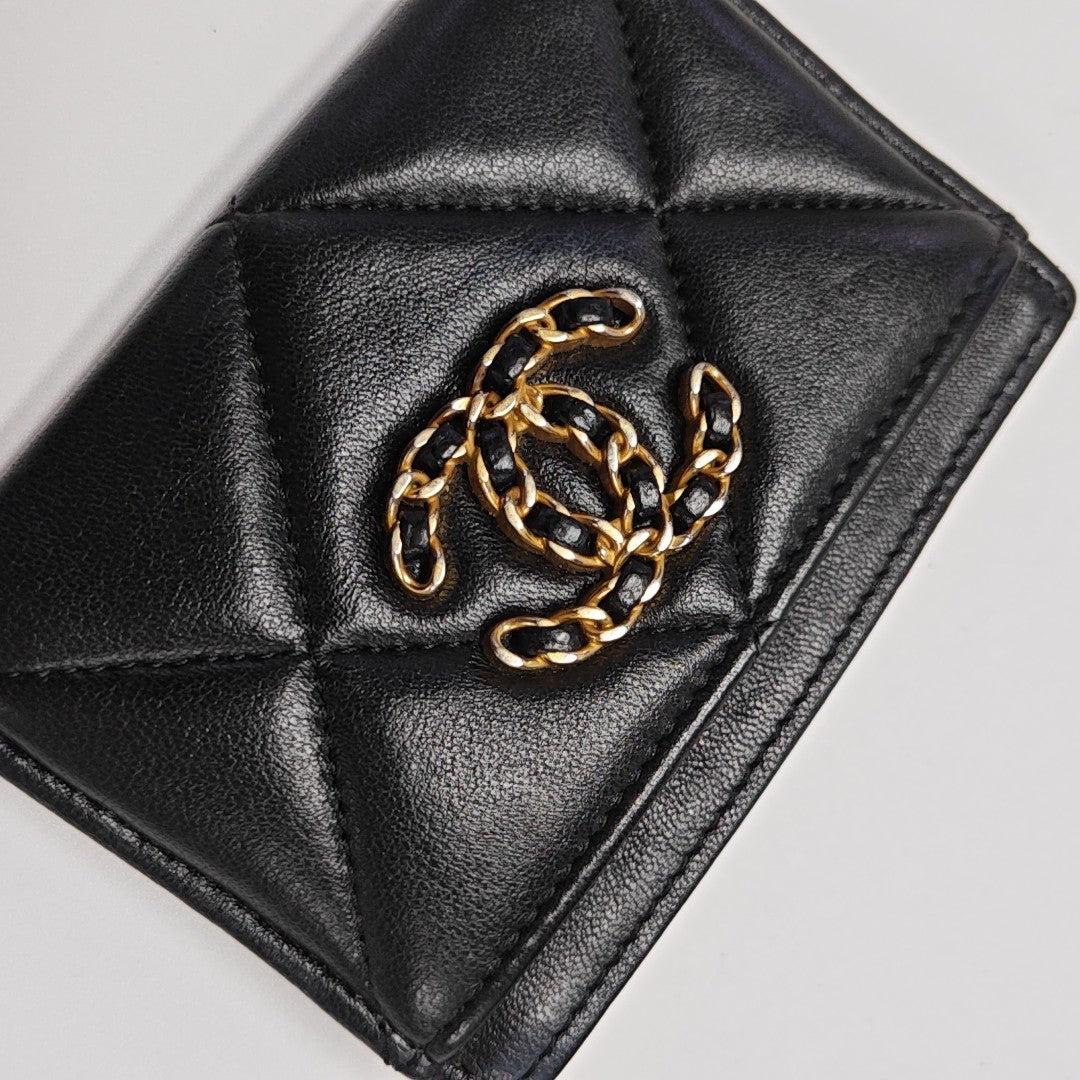 CHANEL 19 Small Quilted Lambskin Black Card Holder