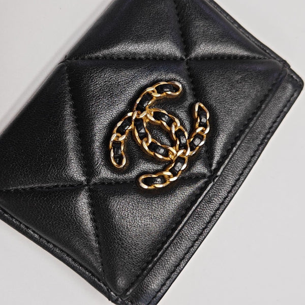 CHANEL 19 Small Quilted Lambskin Black Card Holder