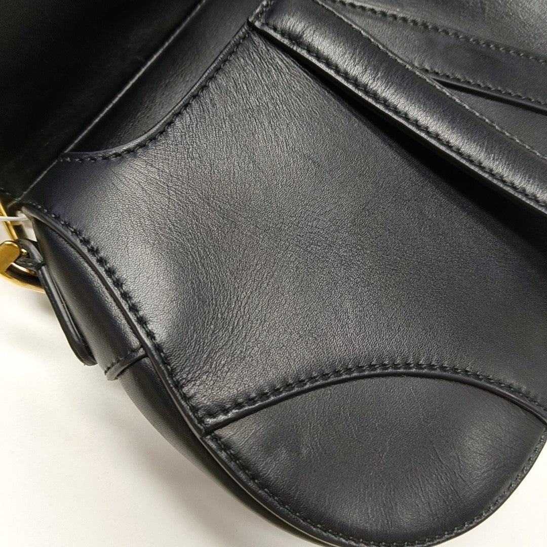 Authenticated pre-owned  Saddle Calfskin Black - Shoulder Bag at Looply