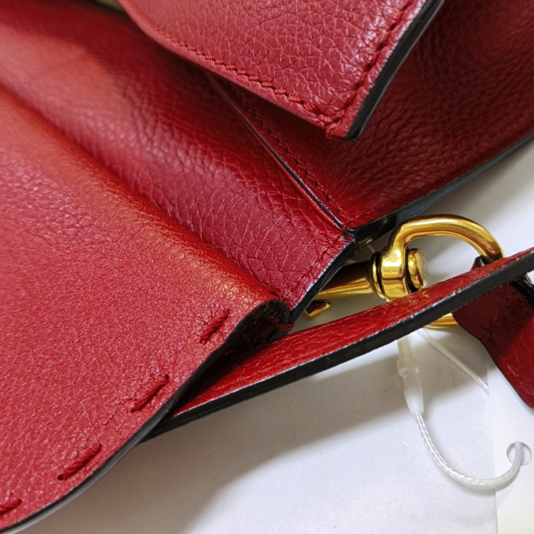 Authenticated pre-owned  GG Marmont Top Handle Small Calfskin Red - Shoulder Bag at Looply