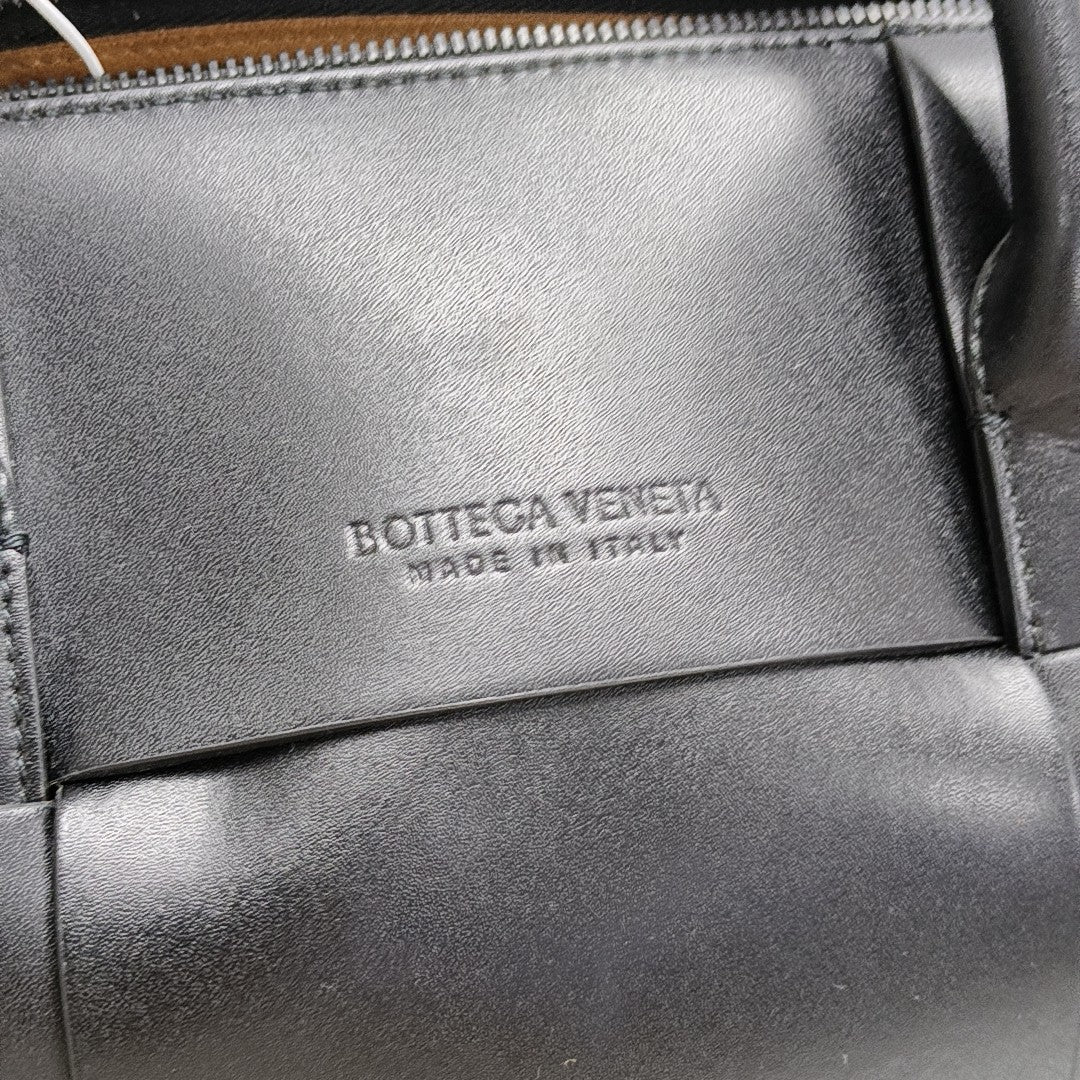 Arco Large Calfskin Black