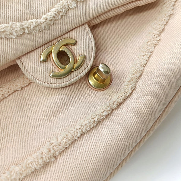 Authenticated pre-owned  CLASSIC FLAP Canvas Pink - Shoulder Bag at Looply