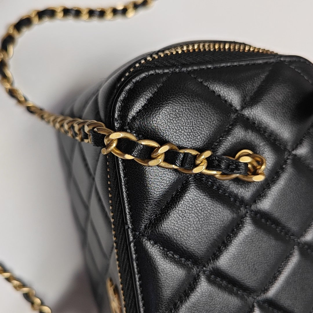 VANITY CASE Small Quilted Lambskin Black