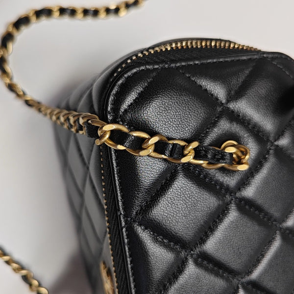 VANITY CASE Small Quilted Lambskin Black