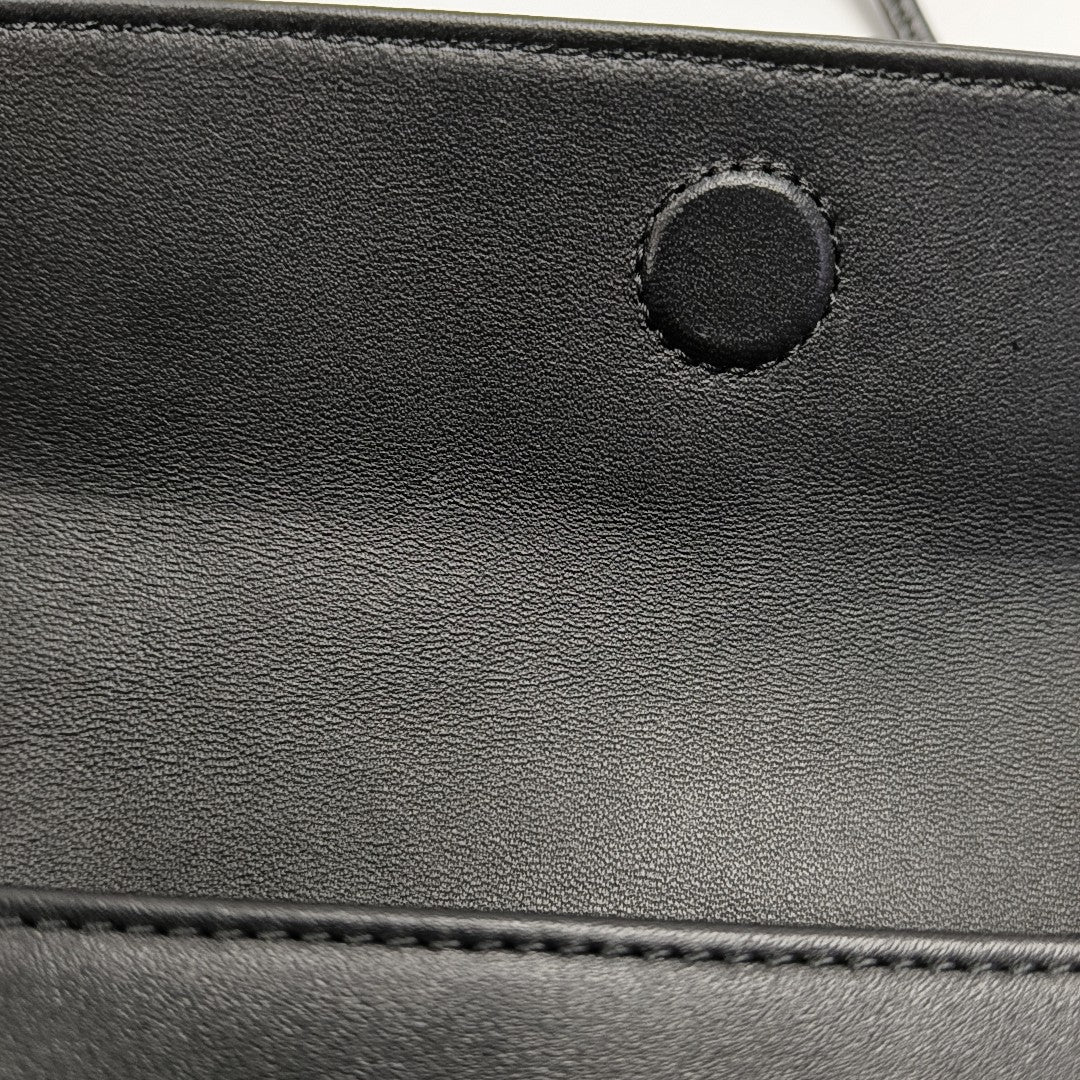 TRIANGLE Calfskin Black