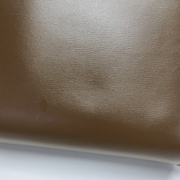 CLASSIC BOX Medium Calfskin Brown