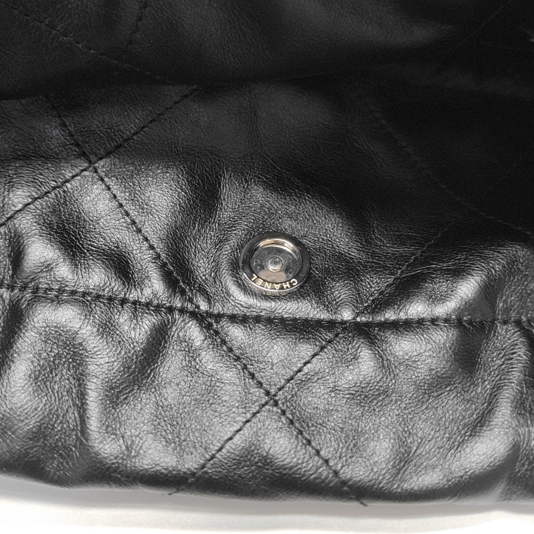 CHANEL 22 Small Quilted Calfskin Black