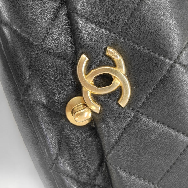 TWO TONE CHAIN HANDLE Quilted Calfskin Black