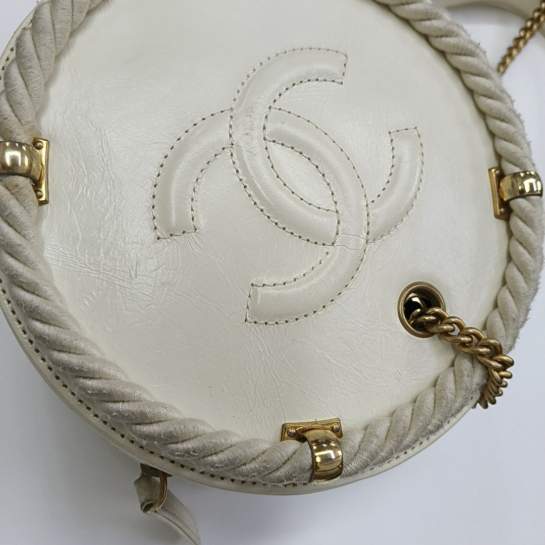 ROUND Quilted Calfskin White