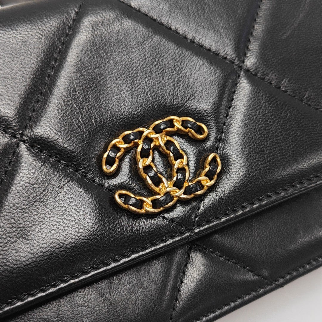 CHANEL 19 WOC Quilted Lambskin Black