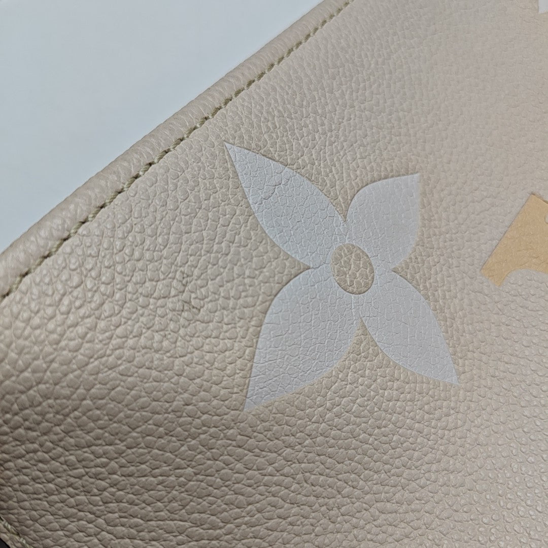 TOILET POCKET 26 Calfskin Beige