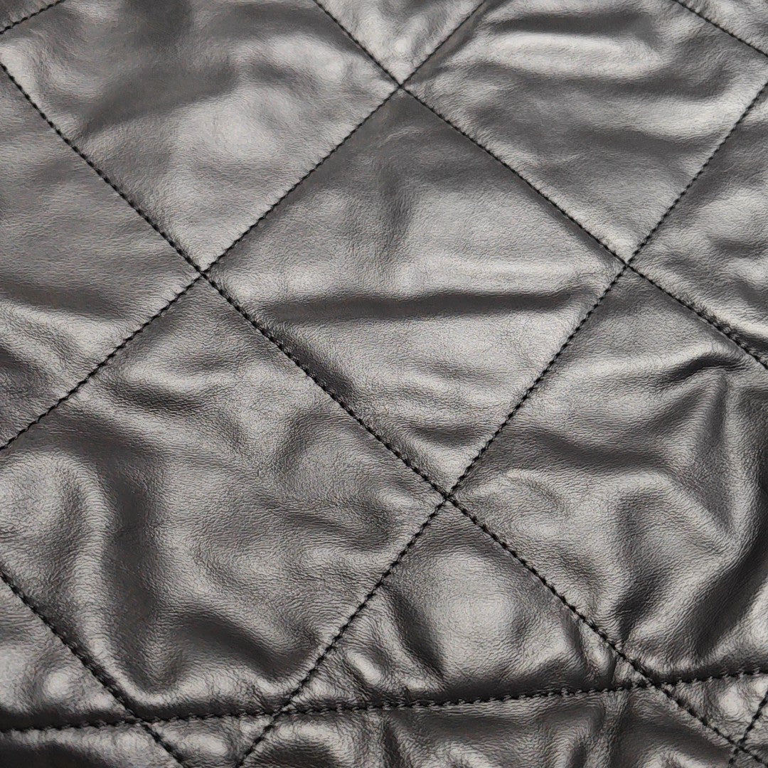 CHANEL 22 Small Quilted Calfskin Black