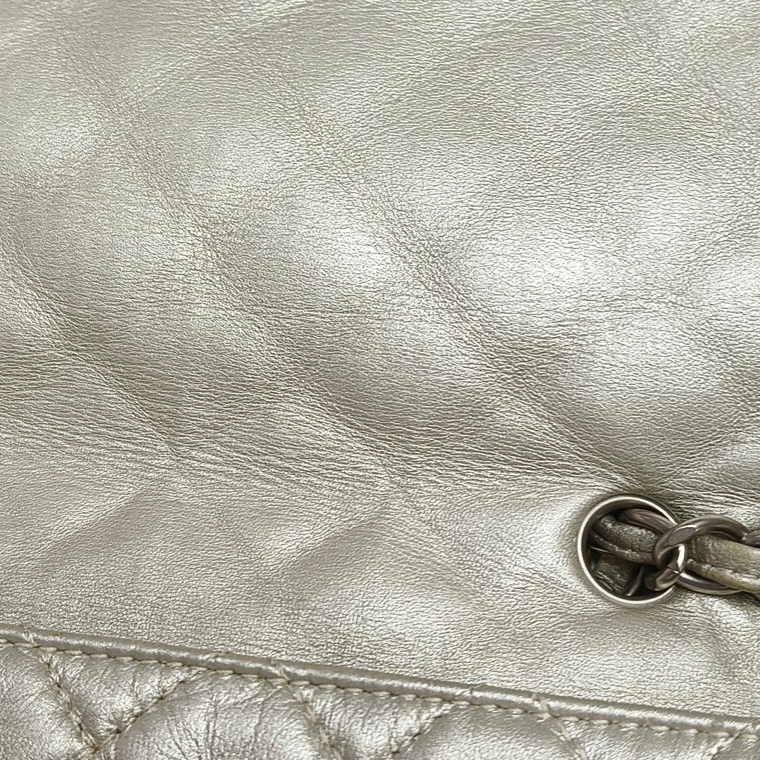 Authenticated pre-owned  CLASSIC FLAP Jumbo Quilted Lambskin Beige - Shoulder Bag at Looply