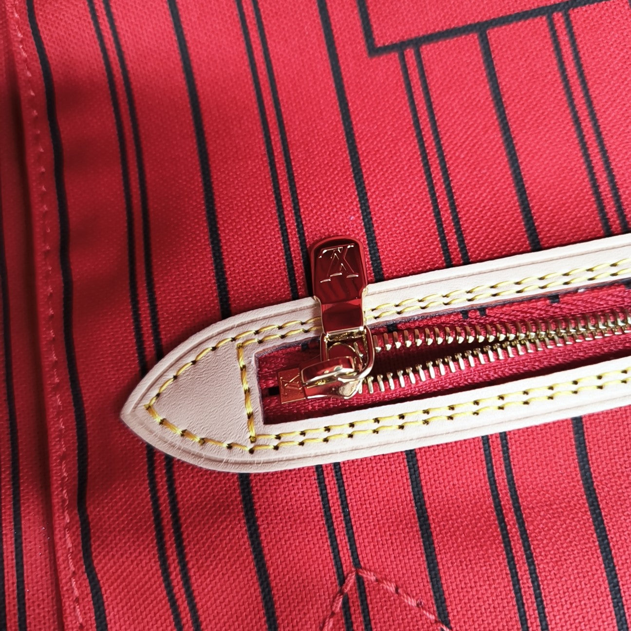 NEVERFULL INSIDE OUT MM Monogram Canvas Red