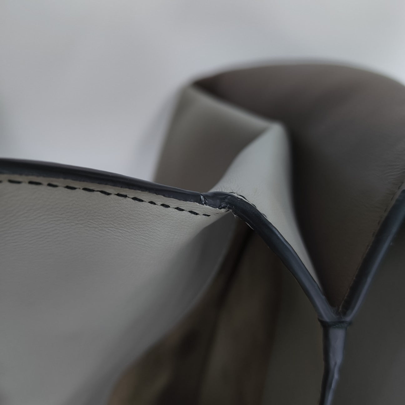Piazza Medium Calfskin Gray