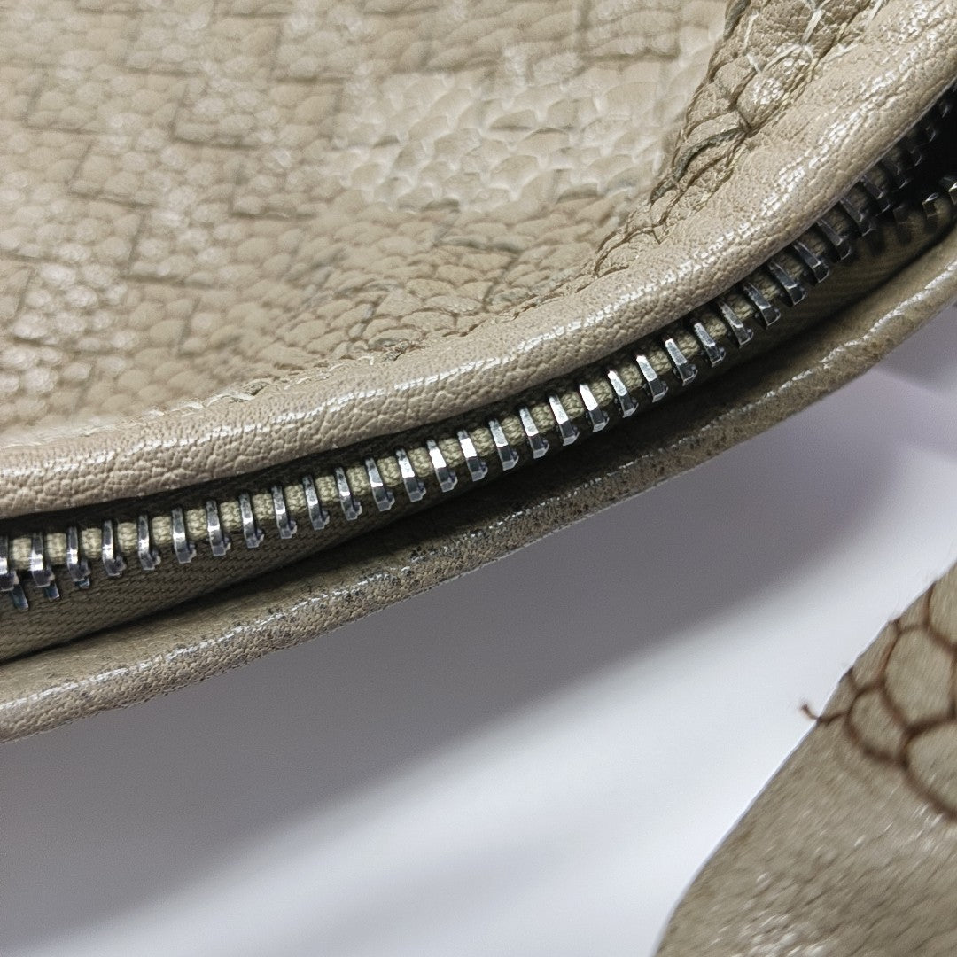Veneta Calfskin Gray