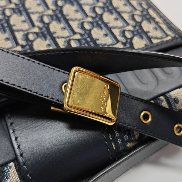 30 Montaigne Oblique Canvas Blue