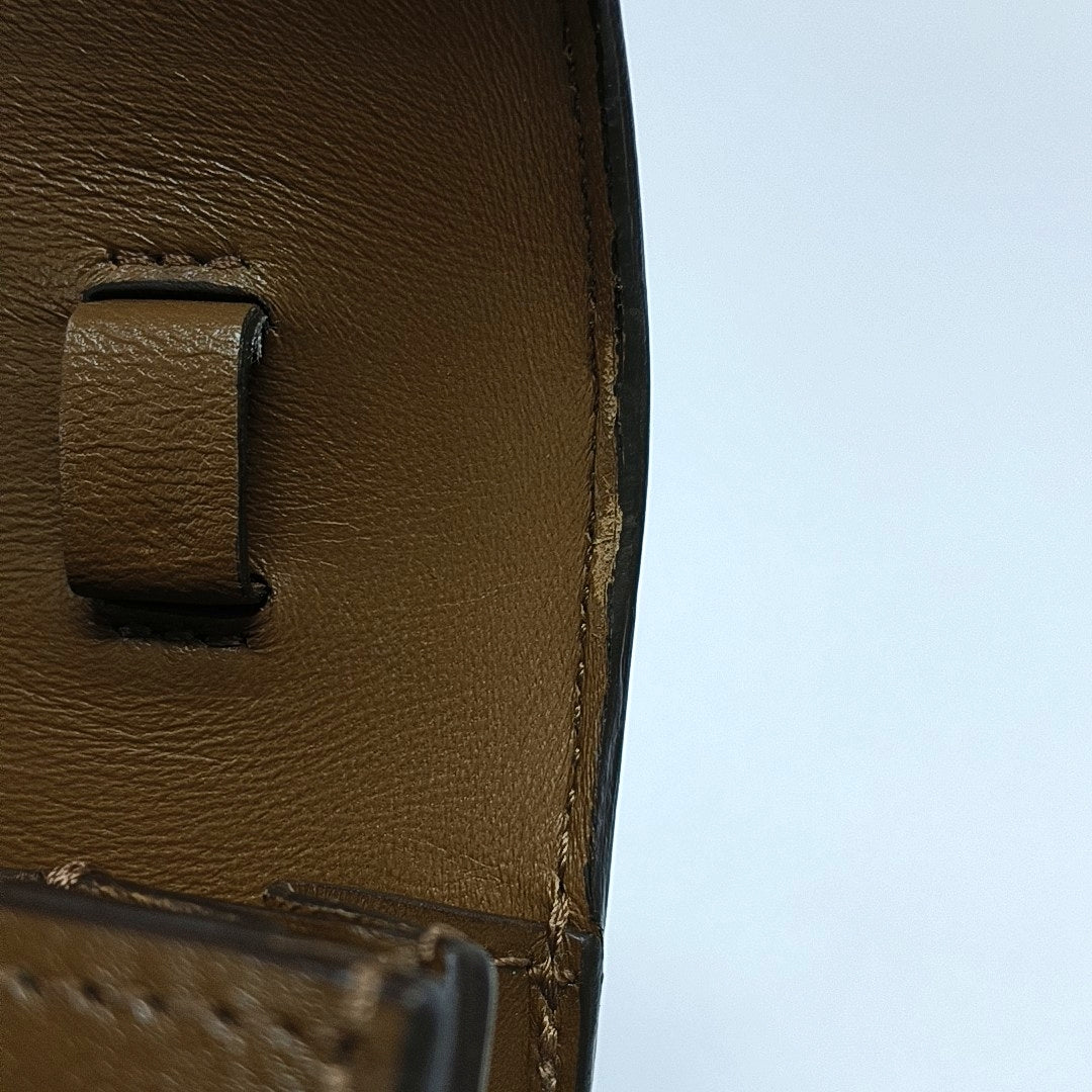 Authenticated pre-owned  CLASSIC BOX Small Calfskin Brown - Shoulder Bag at Looply