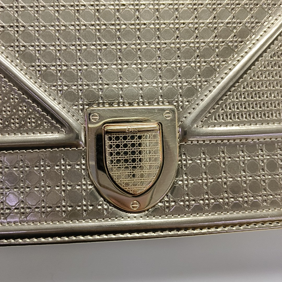 Diorama Medium Cannage Calfskin Gold