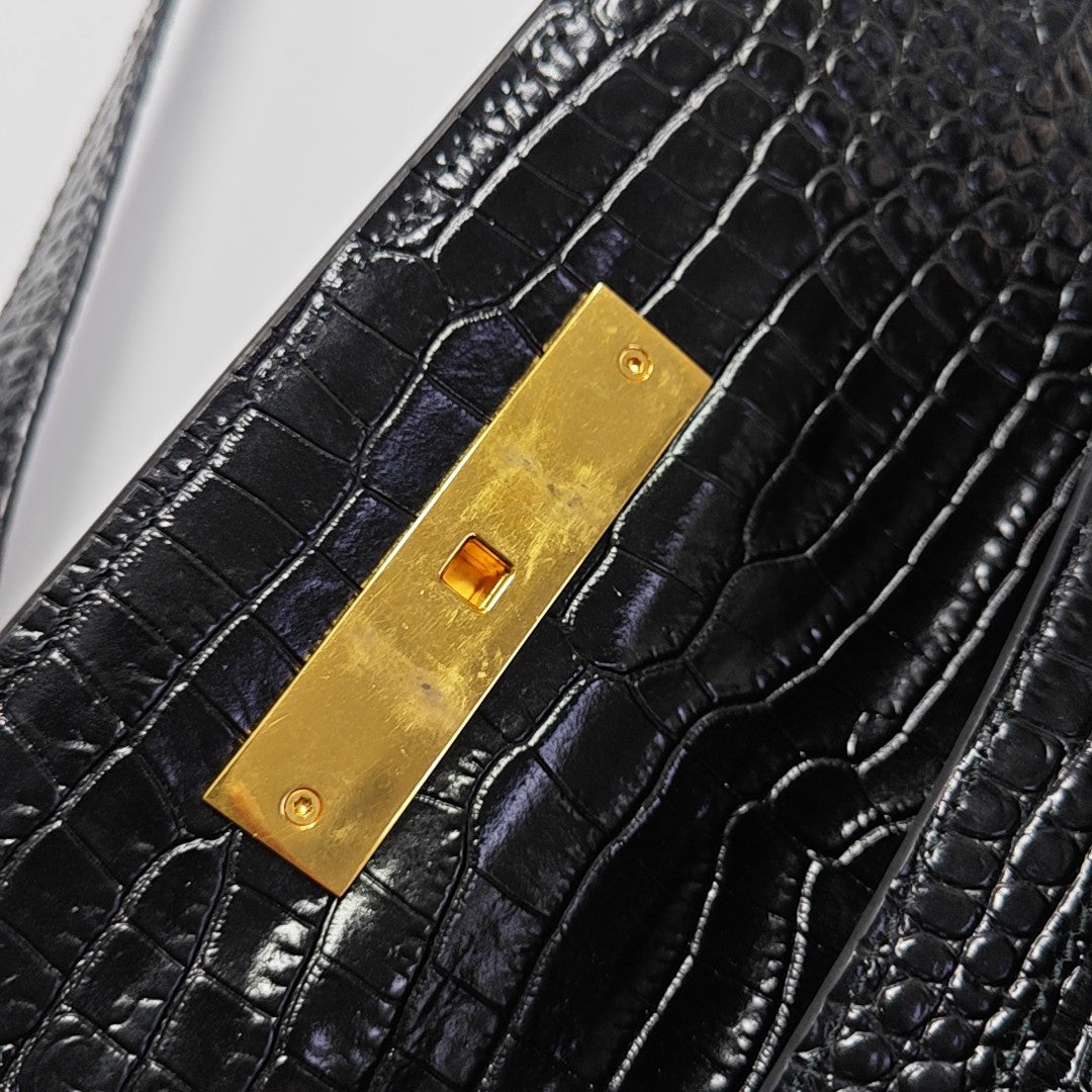 MANHATTAN Medium Calfskin Black