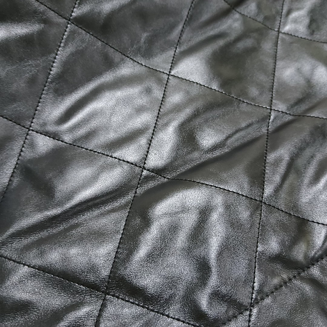 CHANEL 22 Small Quilted Calfskin Black