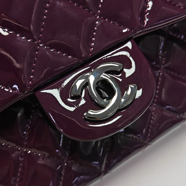 Authenticated pre-owned  CLASSIC FLAP Medium Patent Calfskin Purple - Shoulder Bag at Looply