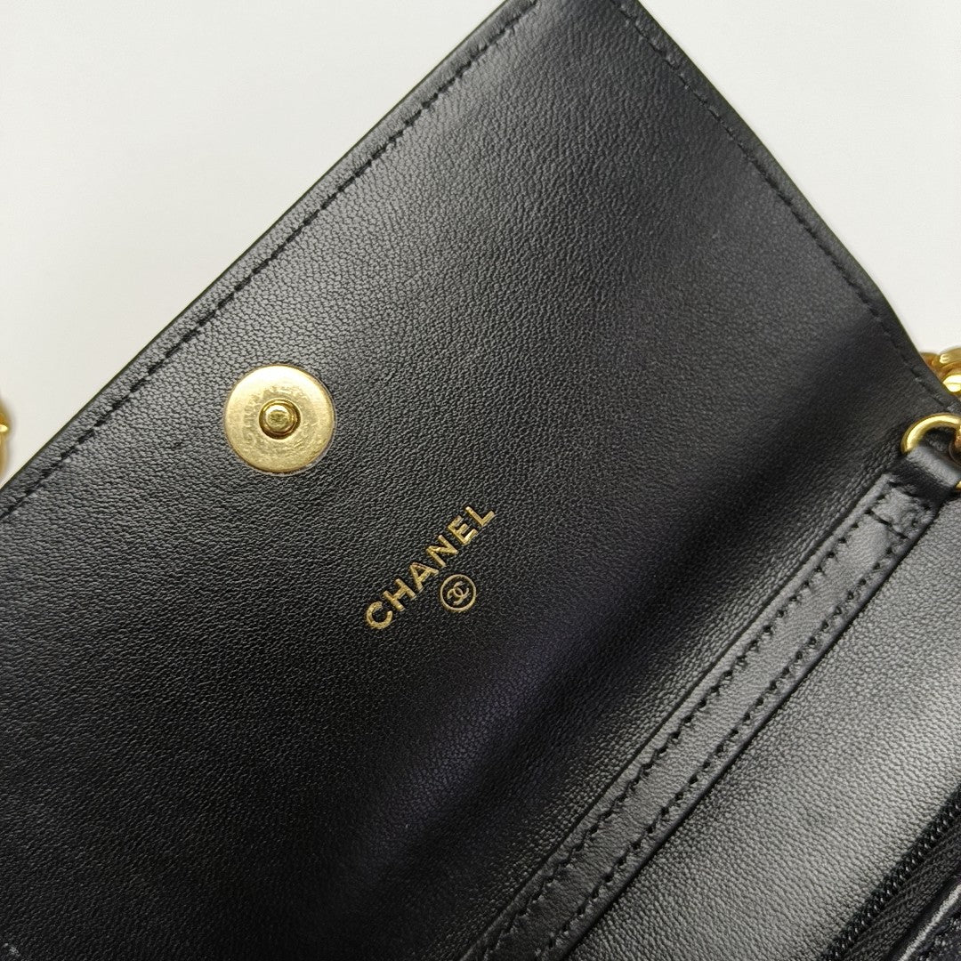 Quilted Lambskin Shoulder Bag Black