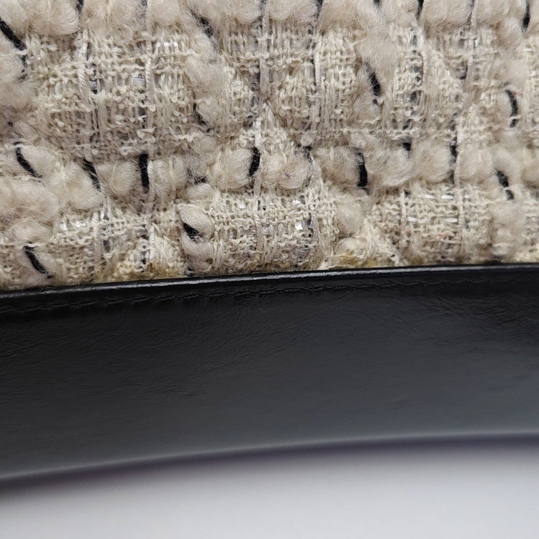 GABRIELLE Medium Quilted Wool White