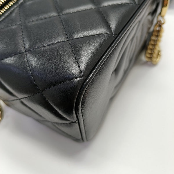 VANITY CASE Medium Quilted Lambskin Black