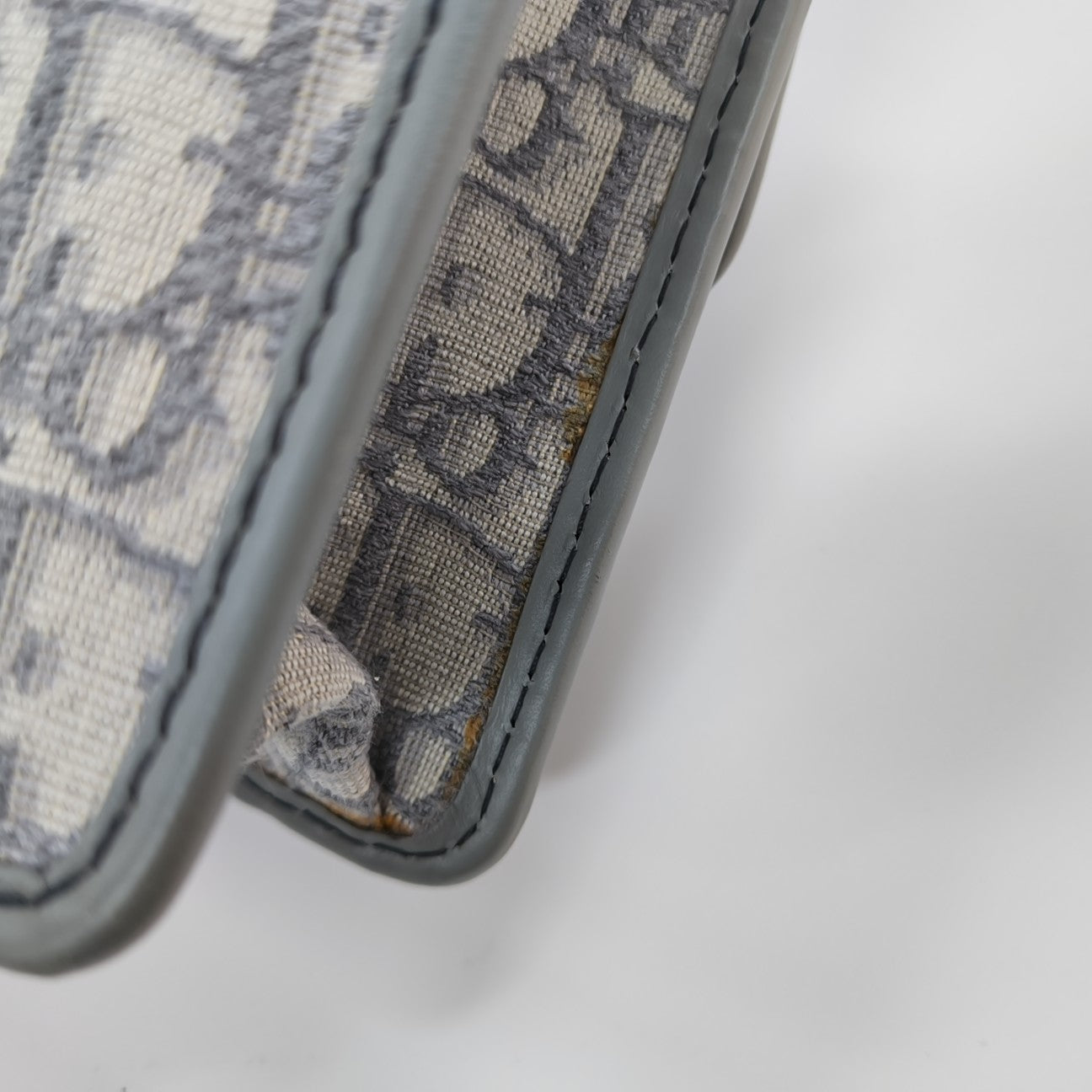 30 Montaigne Oblique Canvas Gray