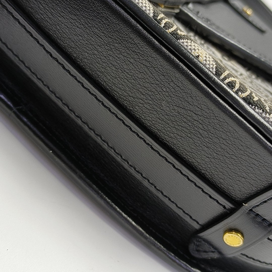 SAUMUR MM Calfskin Black