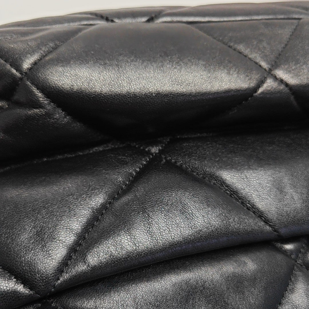 CHANEL 19 Grande Piel de Cordero Acolchada Negro