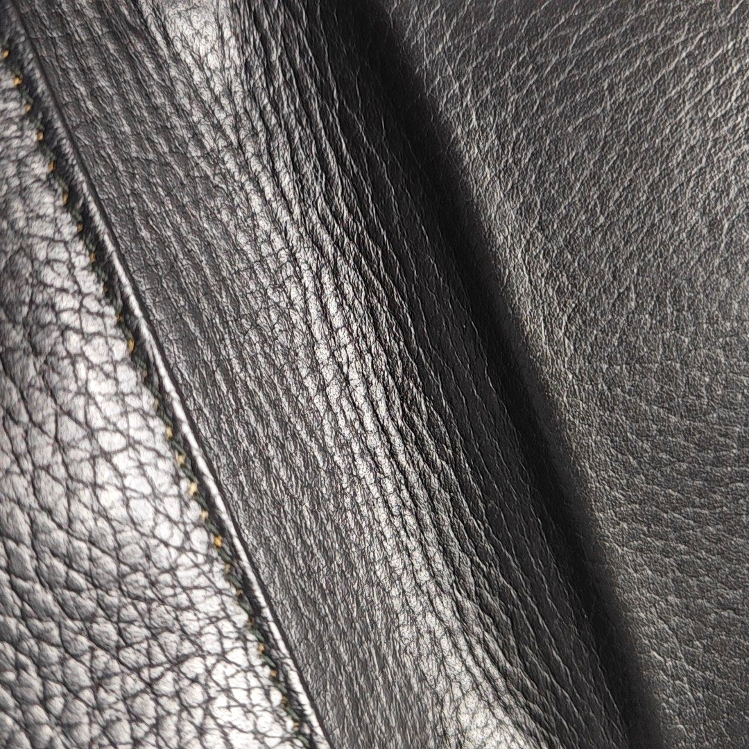 Authenticated pre-owned  Interlocking G Calfskin Black - Crossbody Bag at Looply