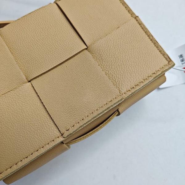 Cassette de piel de cordero mini beige
