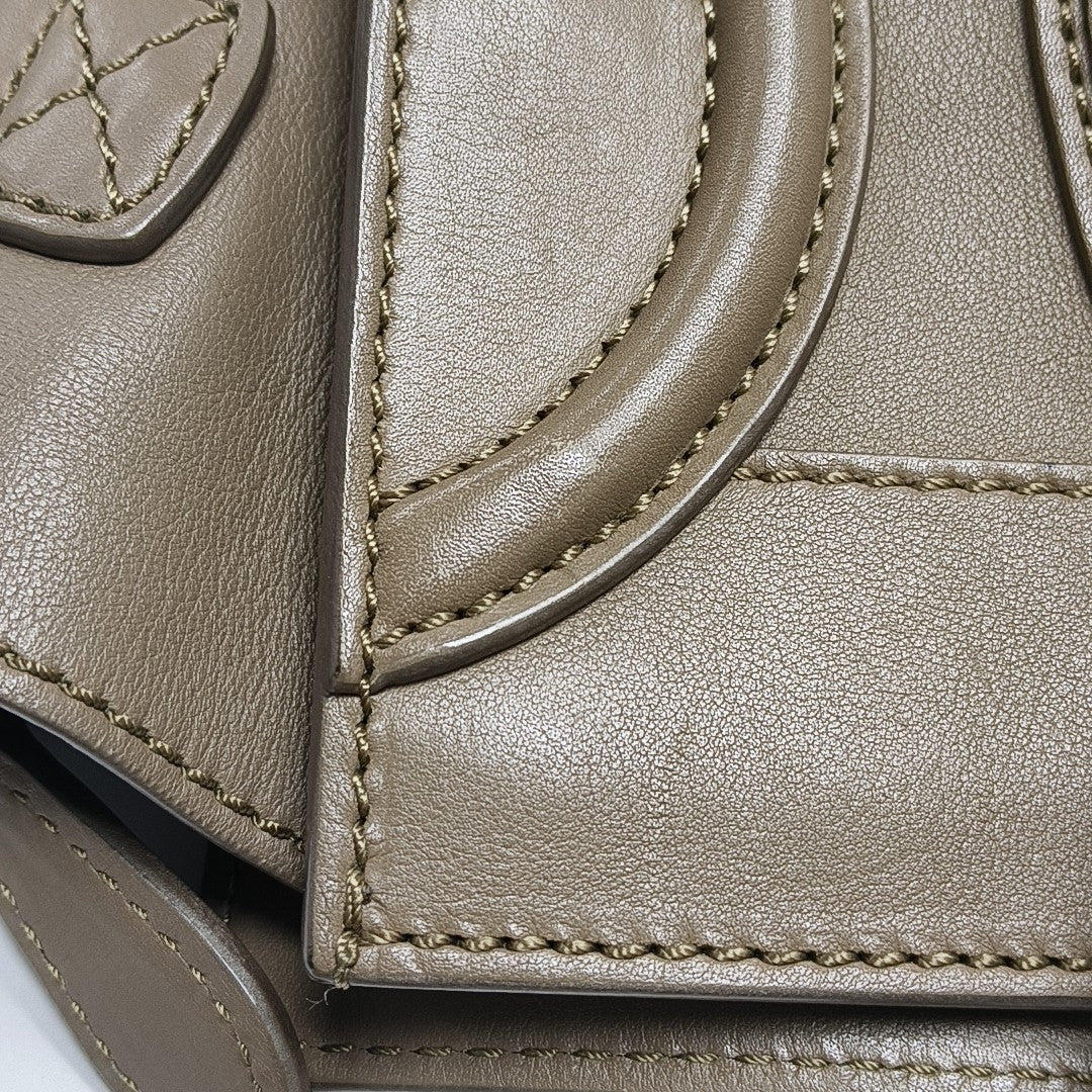 LUGGAGE Calfskin Brown