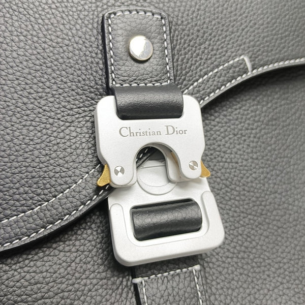 Authenticated pre-owned  Saddle Calfskin Black - Clutch at Looply